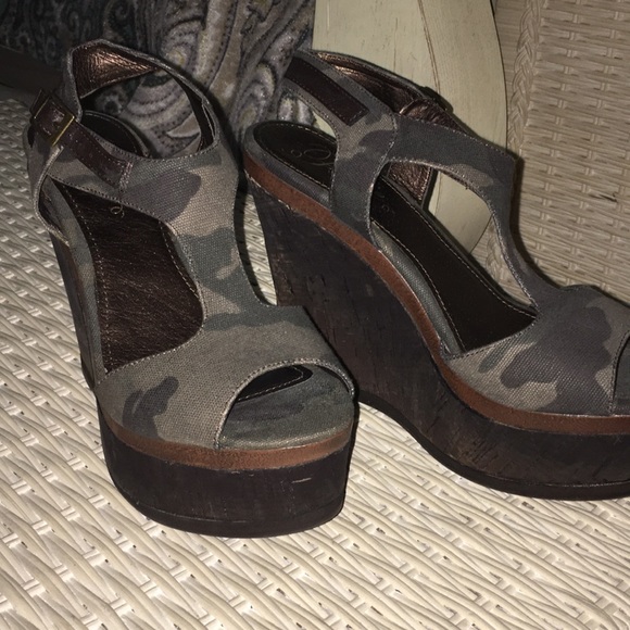 camouflage wedge sandals